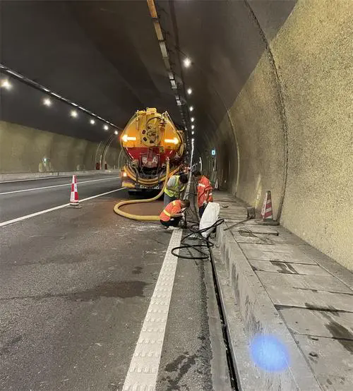 滑县隧道排水渠清淤